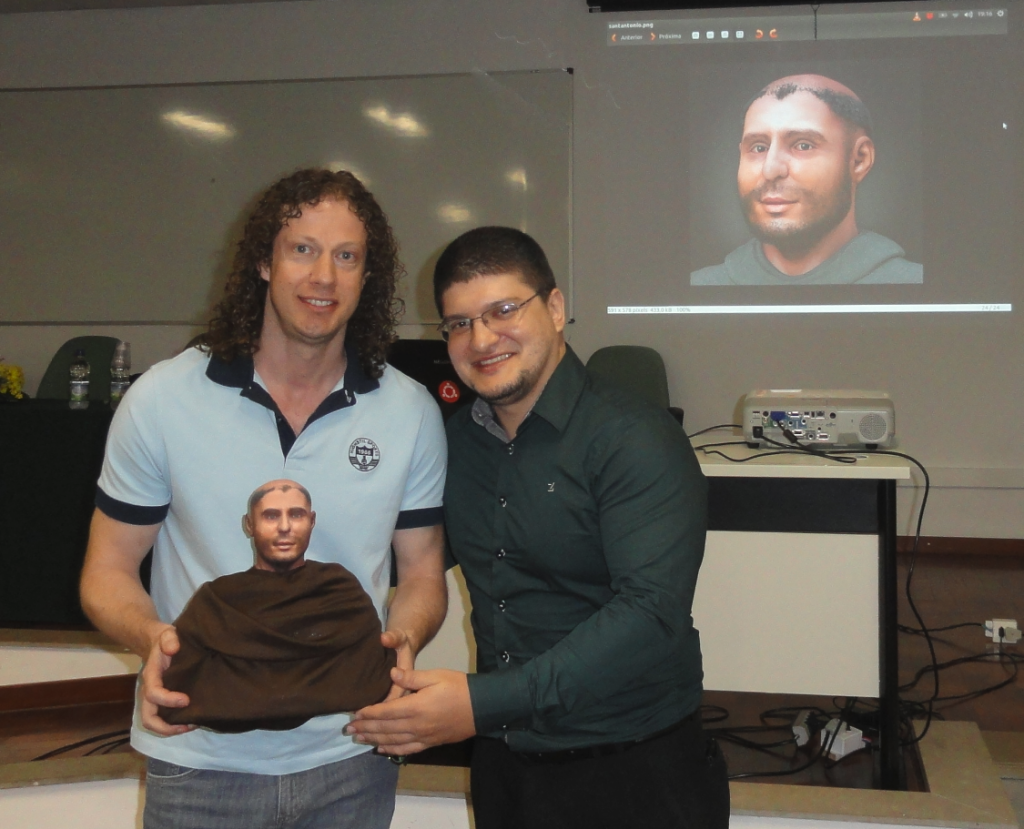 Palestra de abertura na UFFS - Entrega do busto ao padre Igor Damo, pároco da Catedral Santo Antônio em Chapecó-SC.